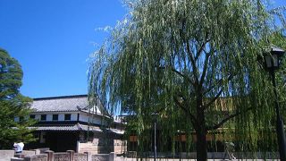 倉敷美観地区～柳並木になまこ壁～