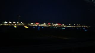 建物はすごくきれいだけど、出国手続きあわった後がしょぼい