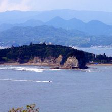 南側から見た円月島