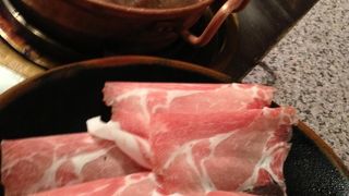 お一人様用なべで食べるしゃぶしゃぶ