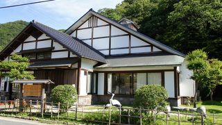 コウノトリが傷を癒したとされ、この名前となっています