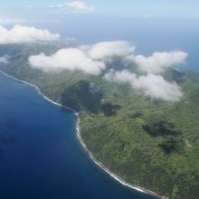 ロペビ(Lopevi)島の西隣りにあるパーマ(Paama)島