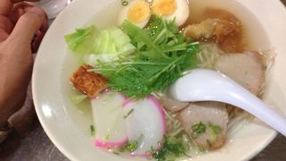 飲みの後の締めに食べたい！つるつるさらりのアッサリ塩味。しかも店内が渋い