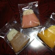 富士山の形のクッキーはほんのりチーズ味。さくっと美味しい。そして可愛い。