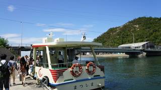 変化のあるダイナミックな海岸線を近くから、遠くから。丁寧に説明しながら、回ってくれました