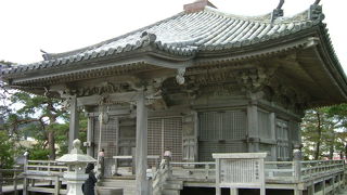 建築は、紀州和歌山から呼び寄せた二人の名工によるもの