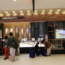 お土産のショップは大盛況！