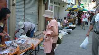 イカの街、呼子には「日本三大朝市」とされる有名な朝市があります