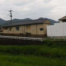 祇園川の対岸から見た旅館