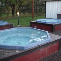 外にある温泉の引かれたホットタブです。