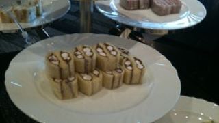 老舗のサンドウィッチ＆スイーツブッフェ