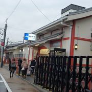 稲荷駅 --- 稲荷神社の総本山「伏見稲荷大社」の最寄り駅です。