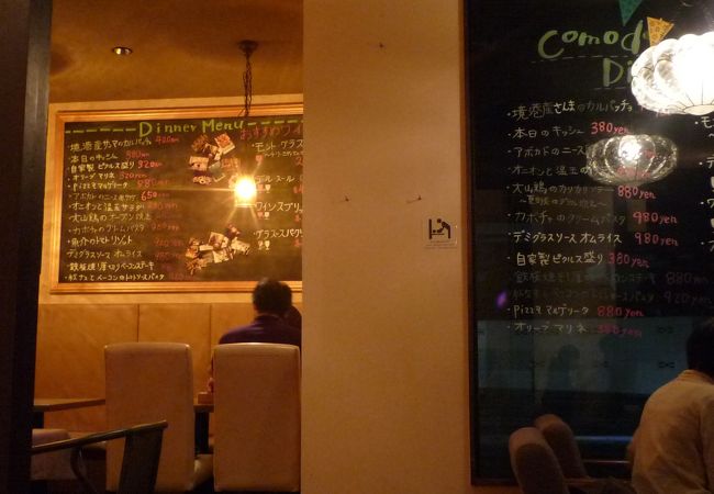 コモド　女性と子連れに人気のカフェレストラン