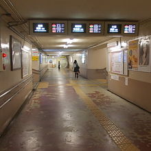 駅構内地下通路の様子