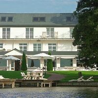 Orsztyn中央駅前からバスで25分程度です