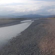 鉄橋に阻まれて、車窓から撮影するのは結構大変です・・・