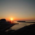 沈む夕日が見える