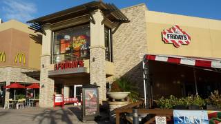 陽気なスタッフたちがいるレストラン