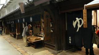 江戸時代の町民の街並みを再現した実物大展示