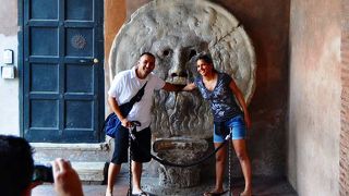 映画「ローマの休日」にあった通り、ありました。