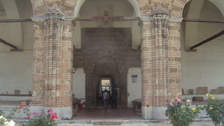 建物は救済施設です。