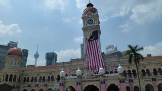 美しい建物ですが