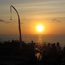 ウルワトゥから眺める夕日！！