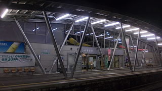 山形鉄道の接続駅です