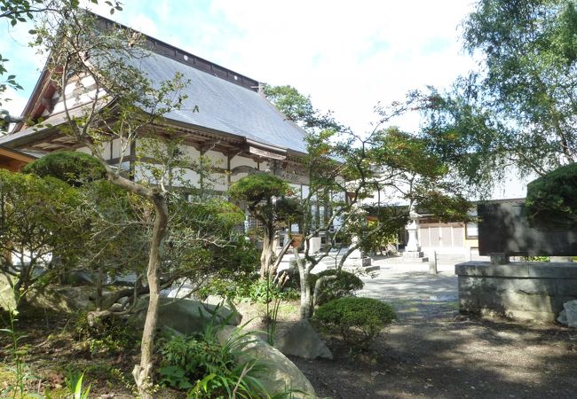 カッパ淵のほうから常堅寺の裏側を撮影