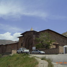 西側です。手前がダーリュッシファー門です。