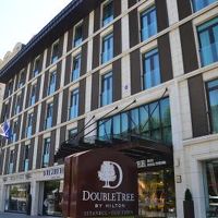 メイン通りに面し、トラムの駅のすぐそばにあるのでアクセス便利