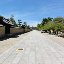 かなり広い境内