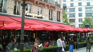 シャンゼリゼ通りでティータイム