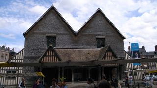 素朴な木造教会