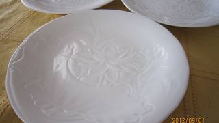ミンロン社の白いお皿は質もよくリーズナブルで重宝してます