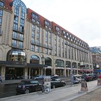 正面がドイツドームです