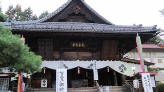 こちらの善光寺は夕方はひっそりしています。