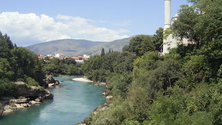 2つの地区を分けていた川です。