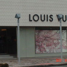 ブランドは充実してます。ヴィトン・グッチ・・・。