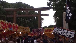 だんじり、初詣でにぎわう