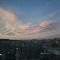 ホテル部屋からの夜明け