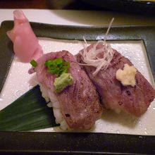 飛騨牛の炙り寿司で〆