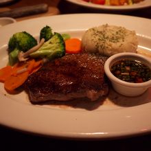 選べる付け合わせのマッシュポテトもかなりおいしい！