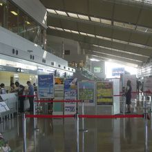 チェックインカウンター