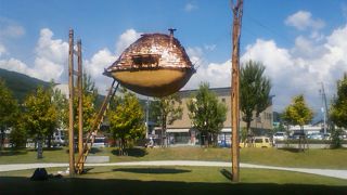 茅野駅前に立地する美術館