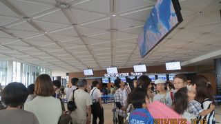 着いたらまず整理券を取りに行こう