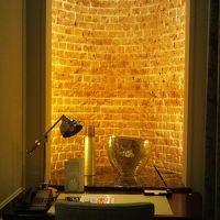 古いレンガを使用した壁。