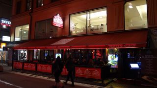 セルゲルガータン通り沿いの人気レストラン