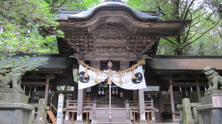 小野神社に隣接している信濃国二ノ宮の神社