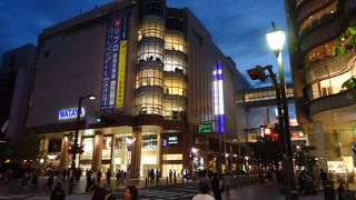 岩田屋 本店 --- 福岡に来たら、ぜひ訪れて欲しいデパートです。